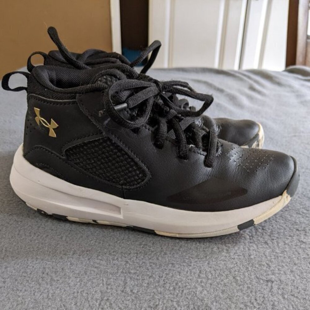 Boys Under Armour mid top shoes Sz 13.5c sneakers black